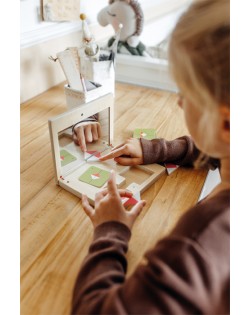 SIMETRIJAS SPĒLE AR SPOGULI - SMALL FOOT