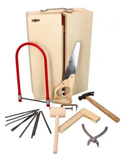 Darba instrumenti koka kastē